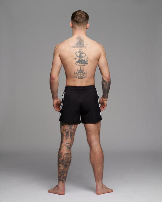 002 Hybrid Short rear view on athlete