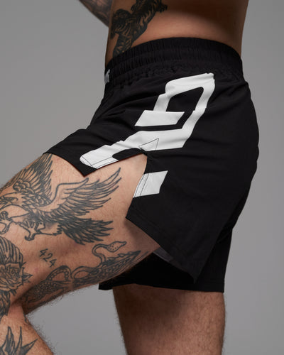 002 Hybrid Short worn during training - movement shot